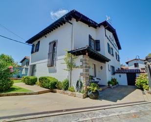 Exterior view of Single-family semi-detached for sale in  Pamplona / Iruña  with Swimming Pool