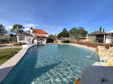 Casa rustica con piscina in vendita a poligono 132
