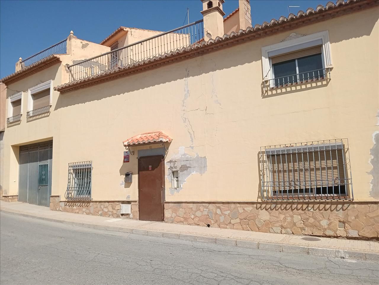 Vista exterior de Casa adosada en venda en Guadix
