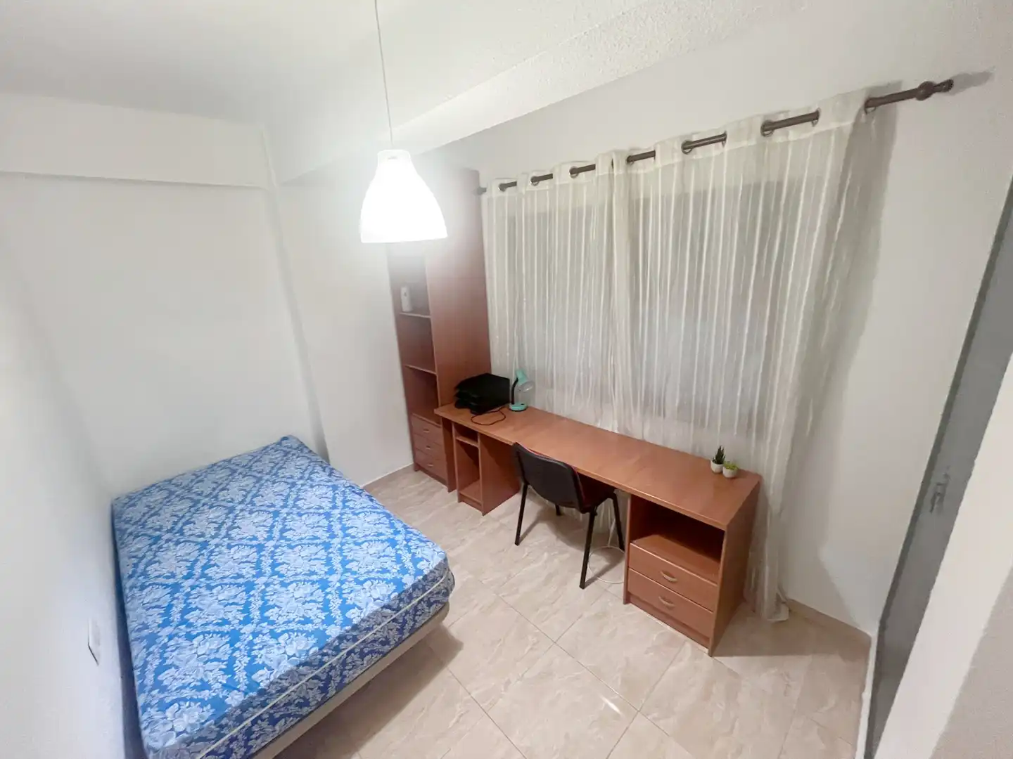 Appartamento con ascensore in affitto a Calle Doctor Fernando Escobar 4, imagen 6