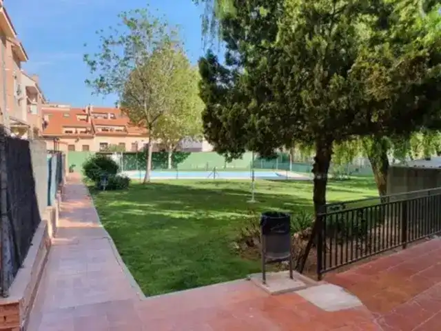 Vista exterior de Pis en venda en Ciempozuelos amb Aire condicionat, Jardí privat i Parquet