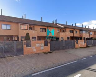 Vista exterior de Casa o xalet en venda en Leganés amb Terrassa i Piscina