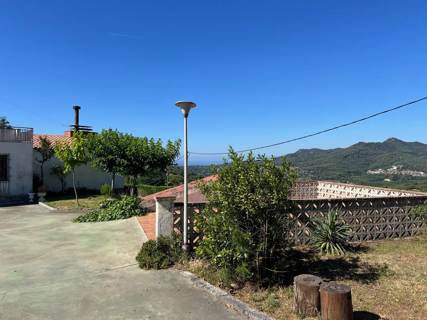 Vista exterior de Casa o xalet en venda en Mataró amb Aire condicionat, Jardí privat i Terrassa