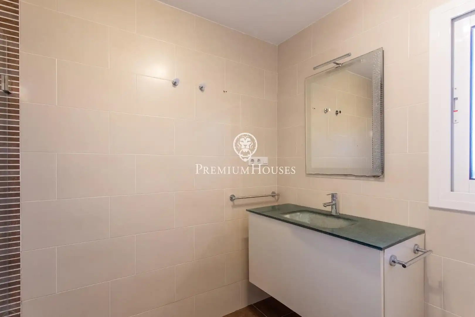 Baño de Casa o chalet de alquiler en Sant Cebrià de Vallalta con Aire acondicionado, Calefacción y Terraza