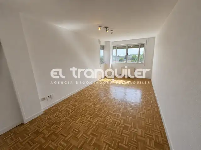 Dormitori de Pis de lloguer en Getafe amb Parquet, Piscina i Moblat
