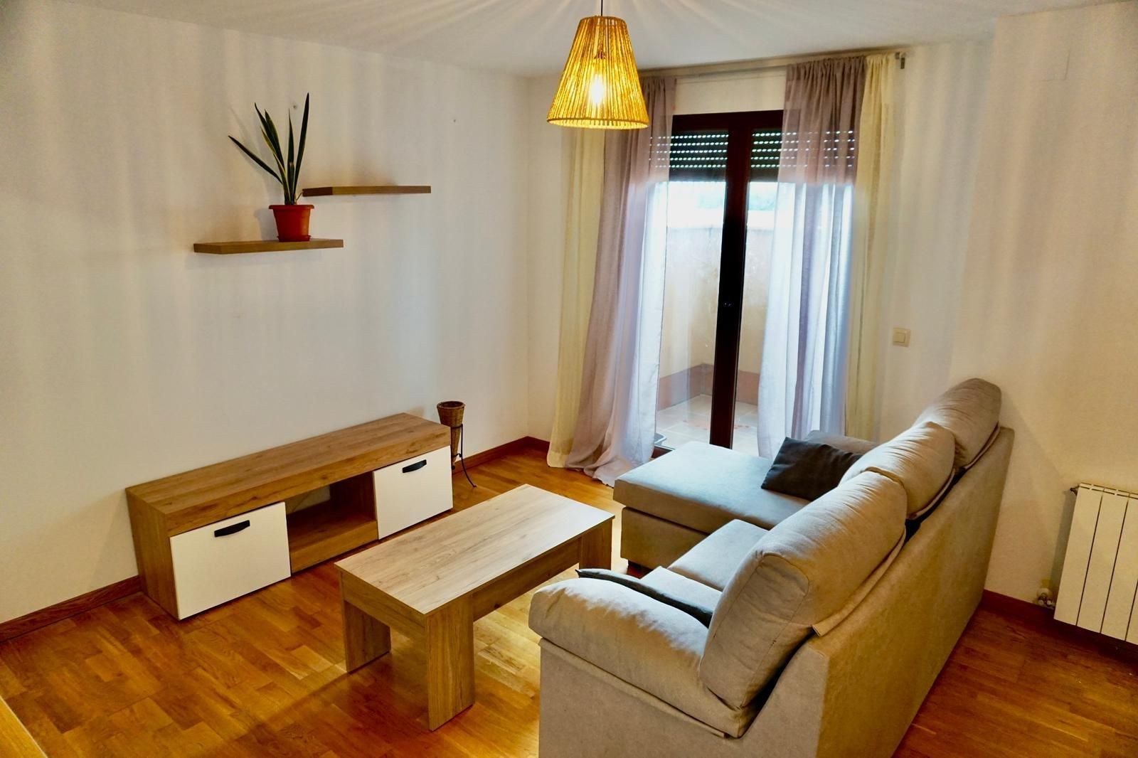 Sala d'estar de Apartament de lloguer en Ávila Capital amb Calefacció i Terrassa