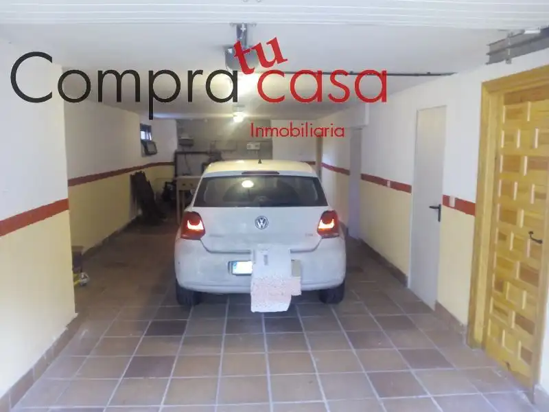 Aparcament de Casa o xalet en venda en Palazuelos de Eresma amb Calefacció, Jardí privat i Parquet