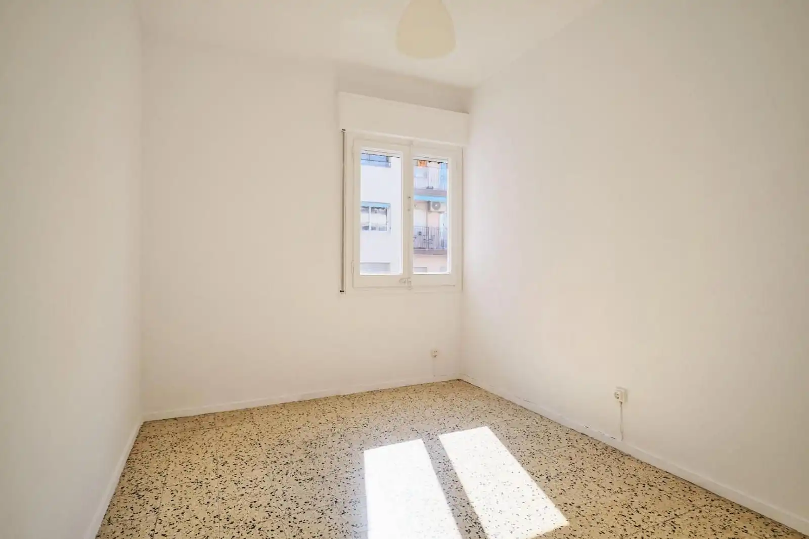 Bedroom of Flat for sale in Barcelona  with Air Conditioner, Washing machine and Microwave