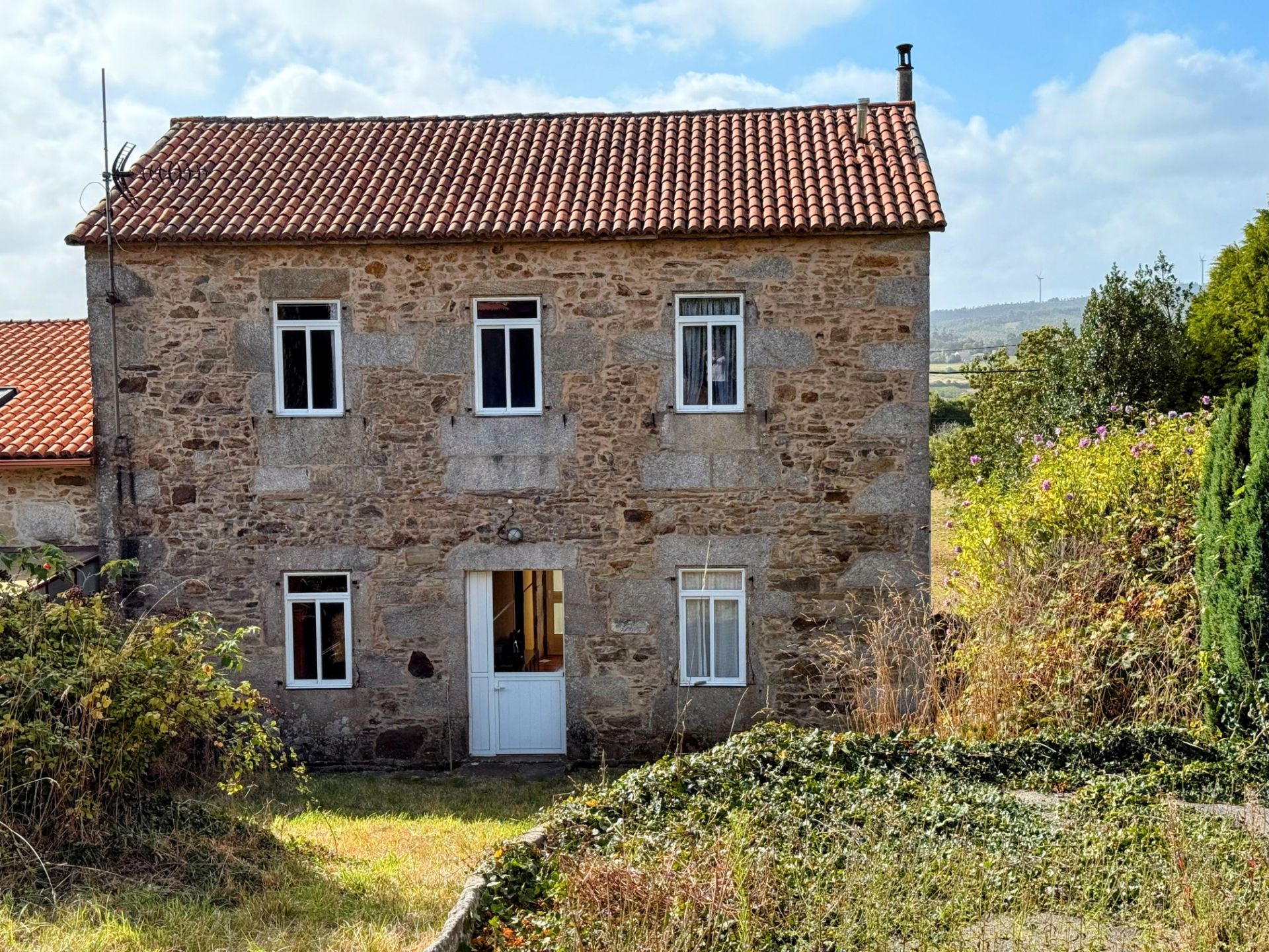 Vista exterior de Casa o xalet en venda en Coristanco amb Moblat i Balcó