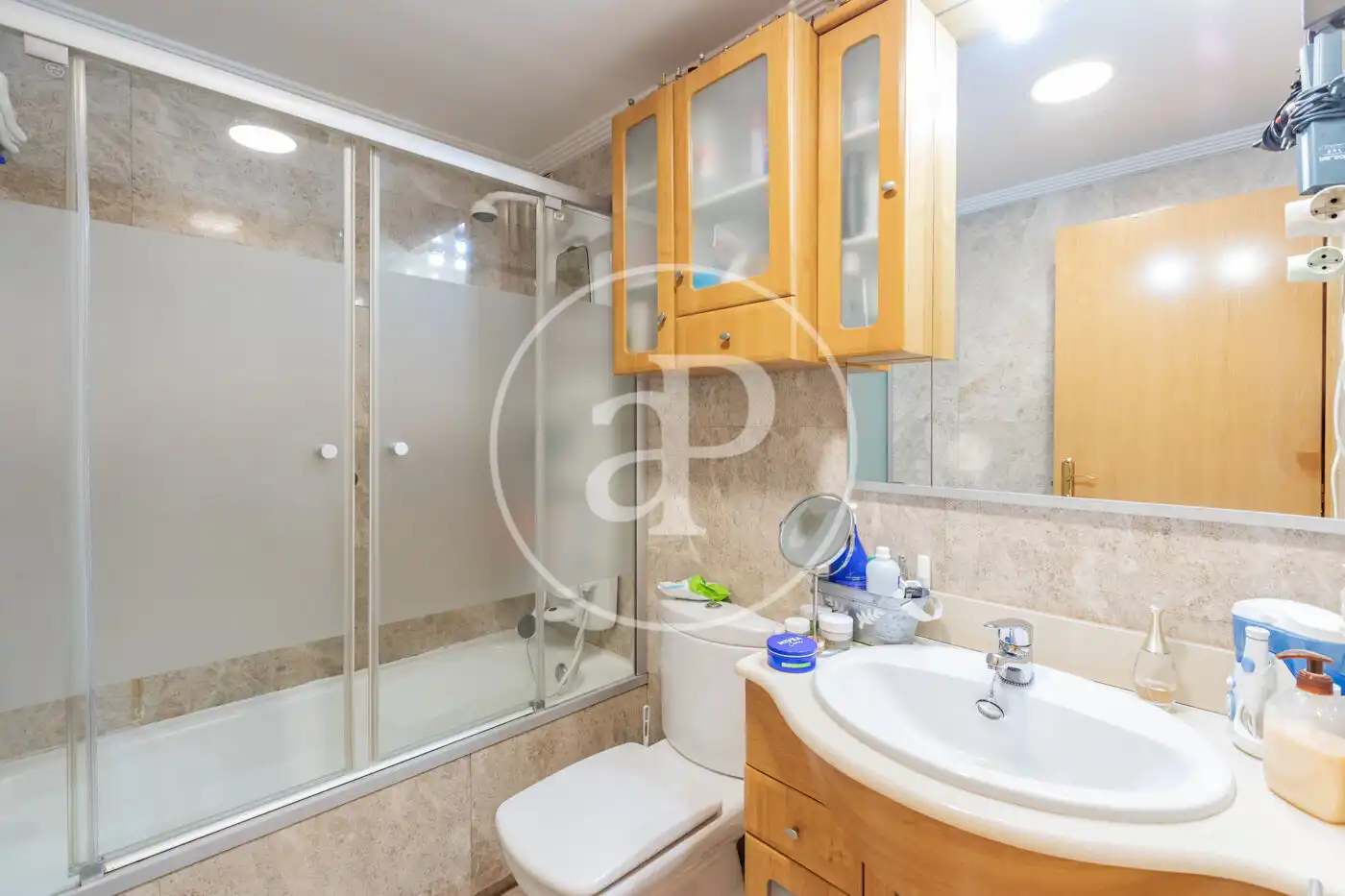 Baño de Piso en venta en Madrid con Aire acondicionado, Calefacción y Jardín privado
