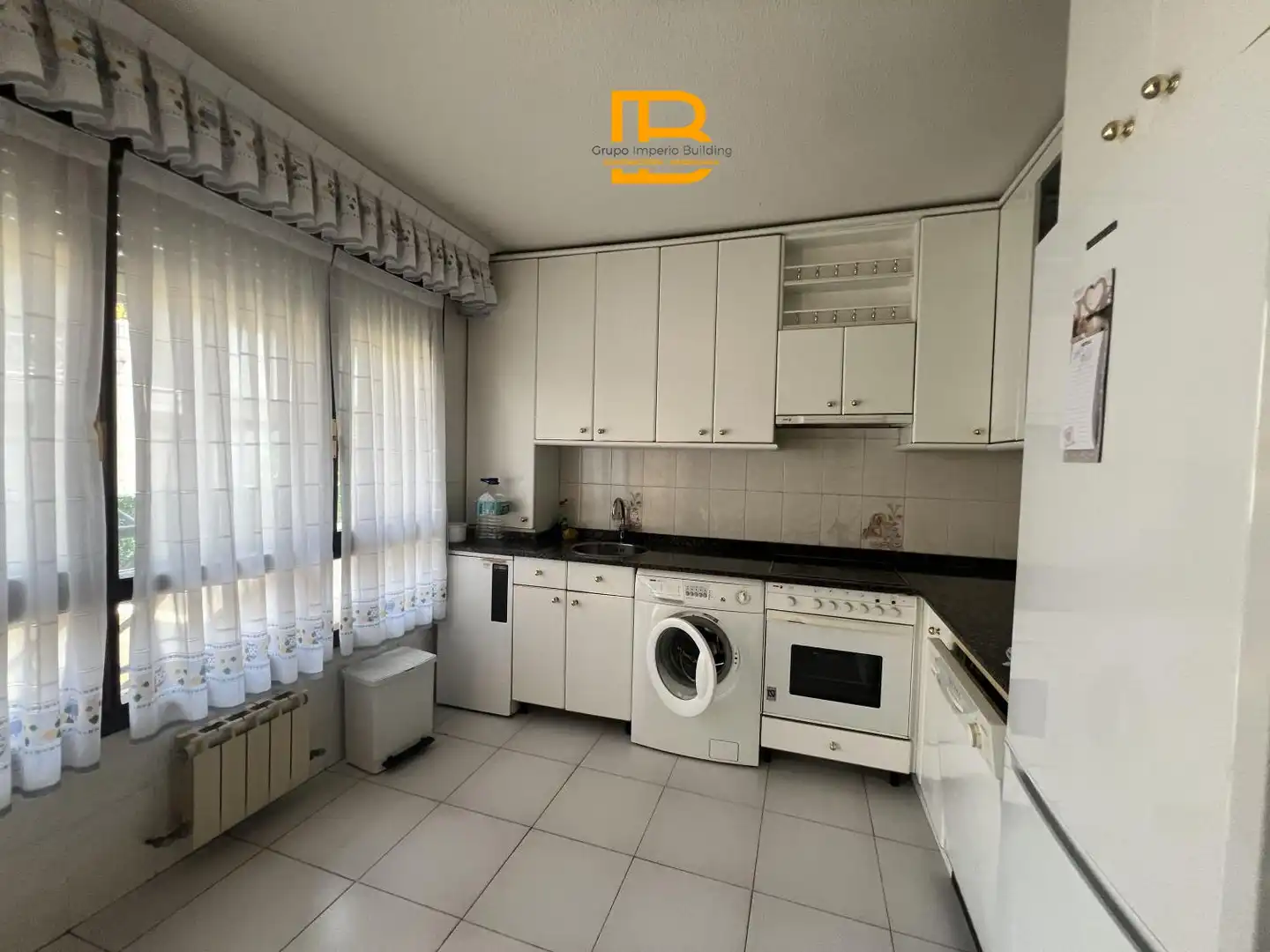 Cuina de Casa o xalet en venda en Laredo amb Calefacció, Terrassa i Traster
