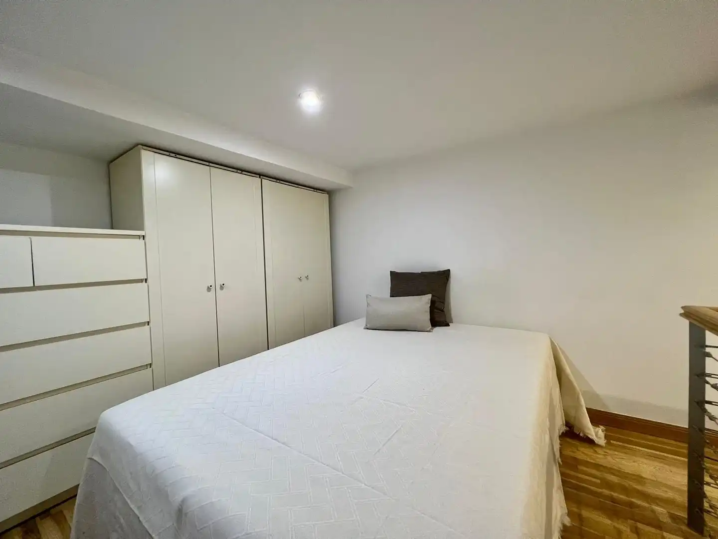 Dormitori de Dúplex de lloguer en Madrid amb Moblat i Rentadora