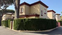 Vista exterior de Casa adosada en venda en Chiclana de la Frontera amb Aire condicionat, Calefacció i Jardí privat