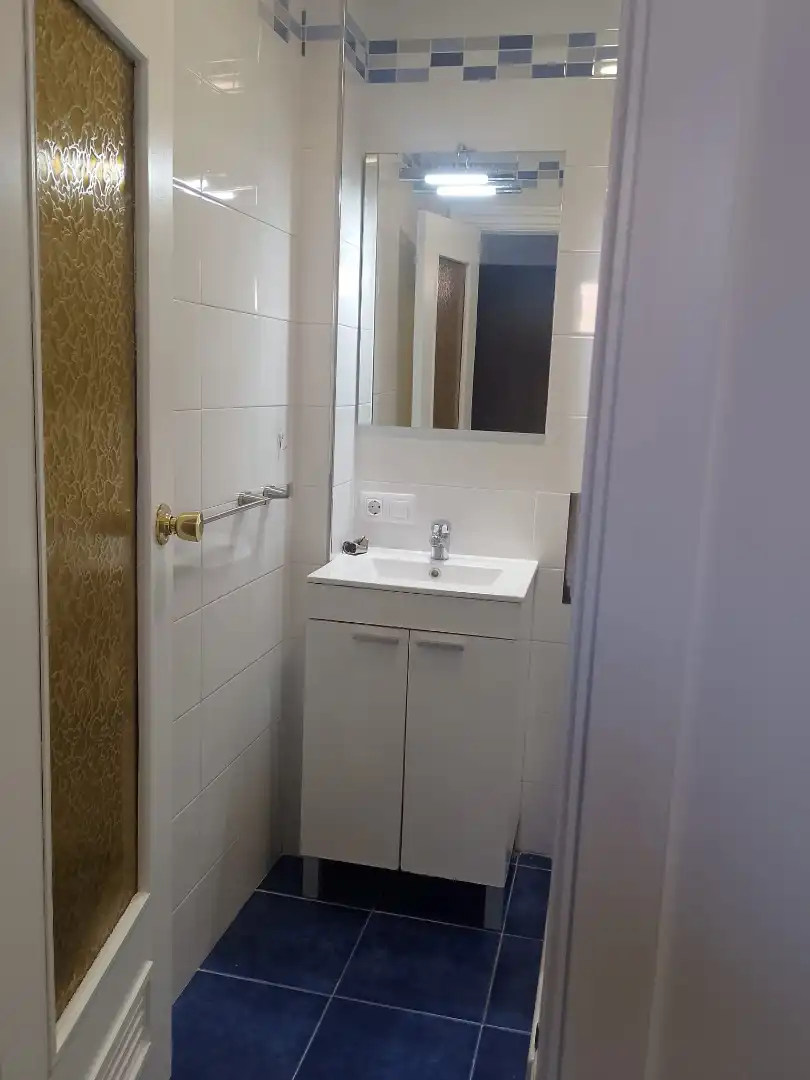 Badezimmer von Wohnung zum Verkauf in Oviedo  mit Heizung, Parkett und Möbliert