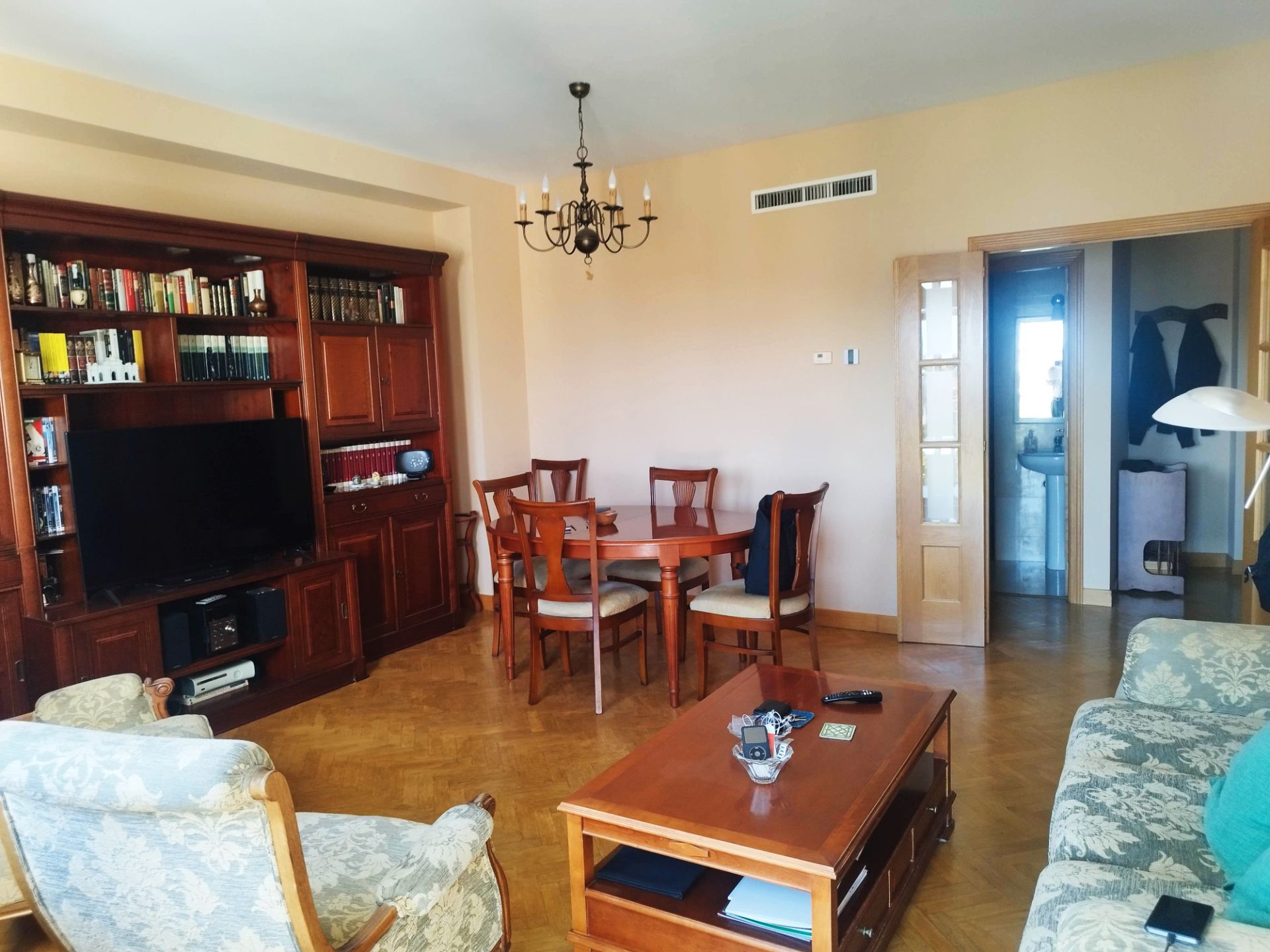 Sala d'estar de Pis en venda en  Madrid Capital amb Aire condicionat, Calefacció i Parquet