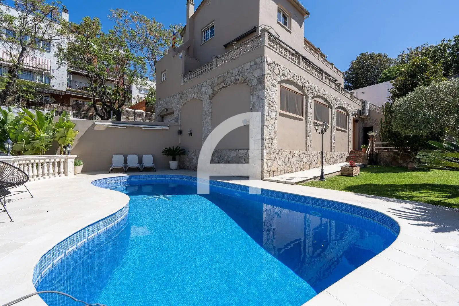 Piscina de Casa o xalet en venda en Molins de Rei amb Aire condicionat, Calefacció i Terrassa