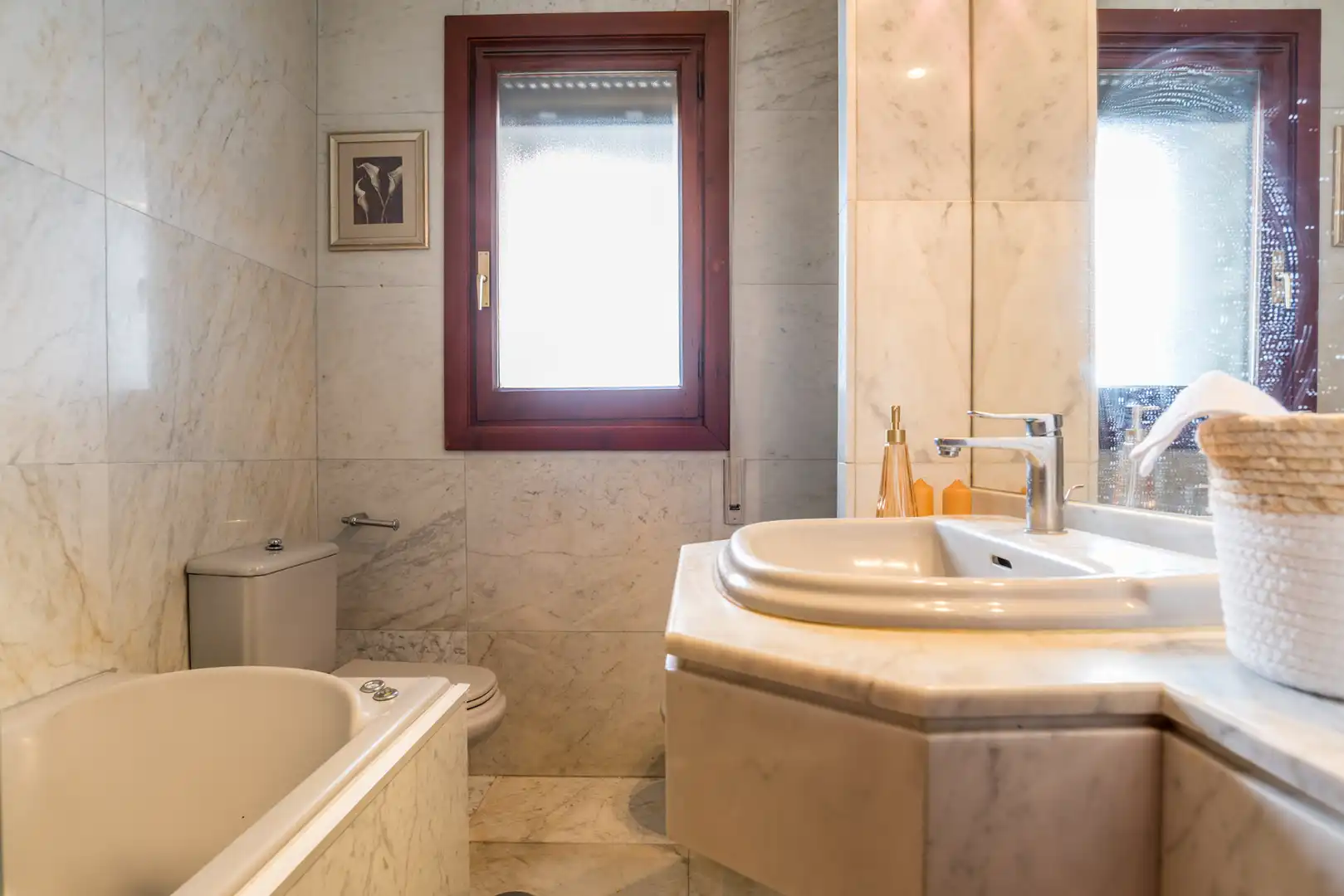 Bathroom of Houses for sale in Pozuelo de Alarcón  with Air Conditioner, Heating and Private garden
