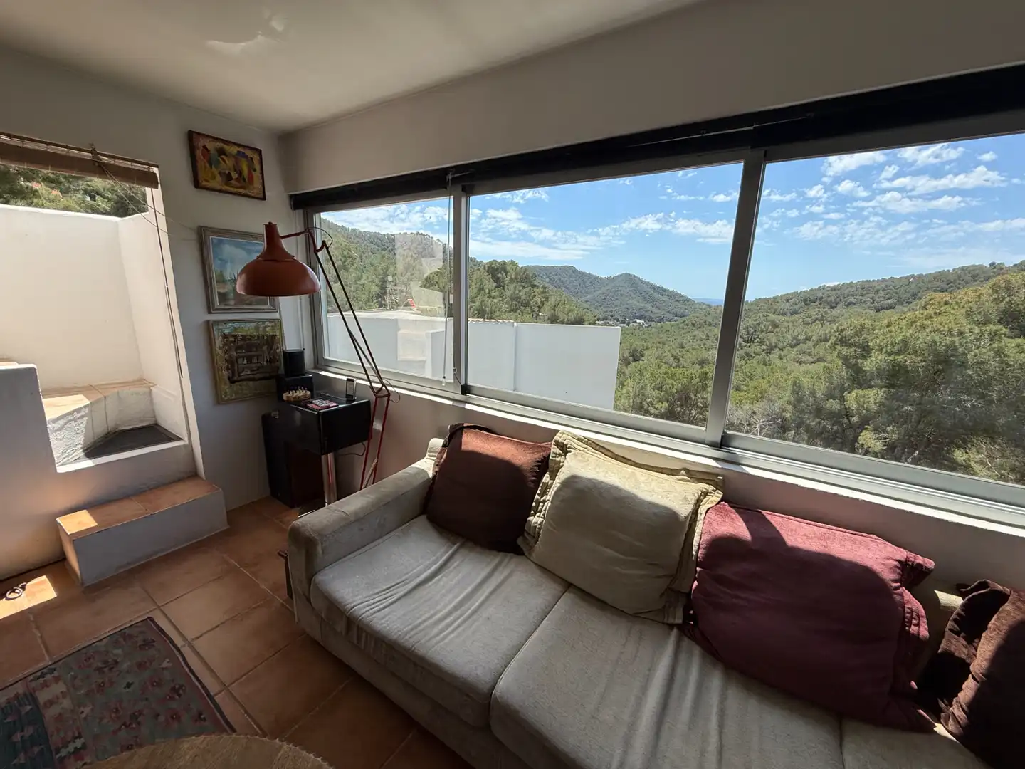Wohnzimmer von Dachboden zum Verkauf in Santa Eulària des Riu mit Klimaanlage, Heizung und Terrasse