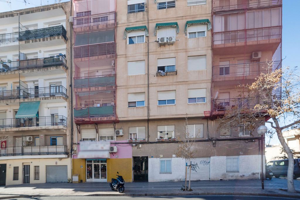Pis en venda a C/ Teulada, Los Ángeles