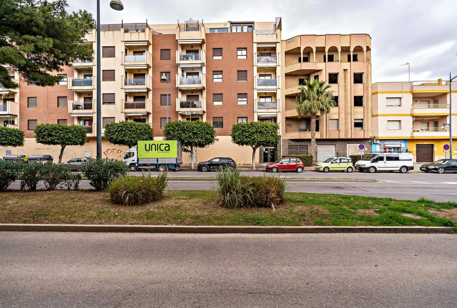 Vista exterior de Pis en venda en El Ejido amb Aire condicionat, Terrassa i Moblat