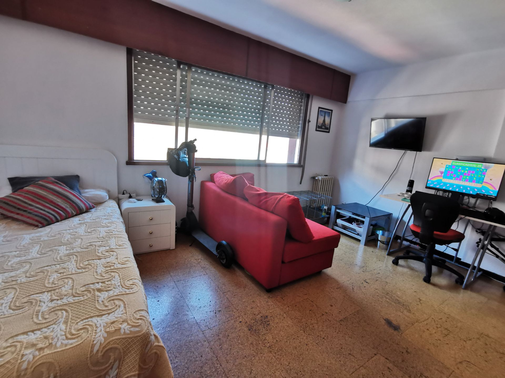 Sala d'estar de Estudi en venda en Vigo  amb Calefacció i Moblat