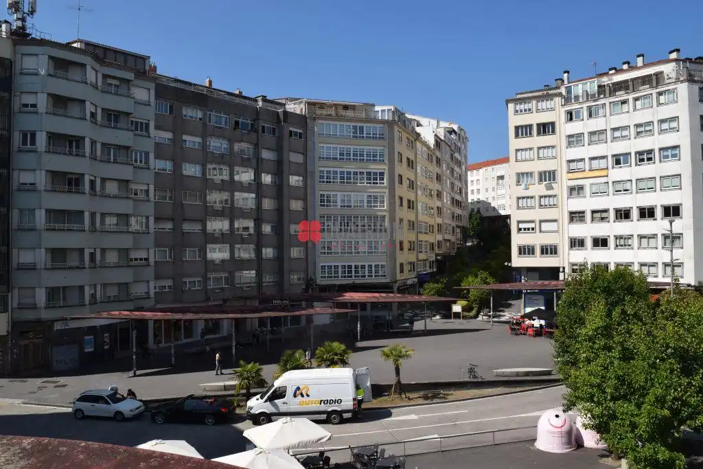 Vista exterior de Piso en venta en Santiago de Compostela  con Calefacción