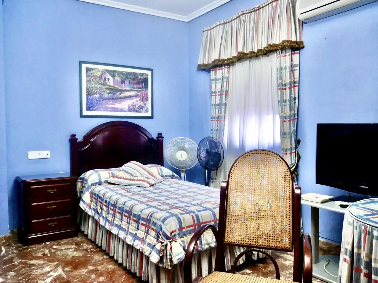 Bedroom of Flat for sale in Sevilla  with Air Conditioner, Terrace and Furnished