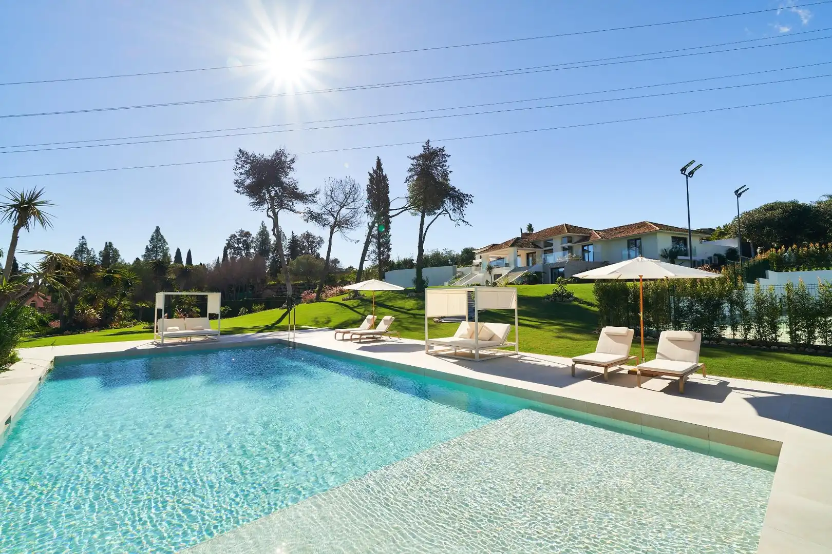 Piscina de Casa o chalet en venta en Marbella con Aire acondicionado, Calefacción y Jardín privado