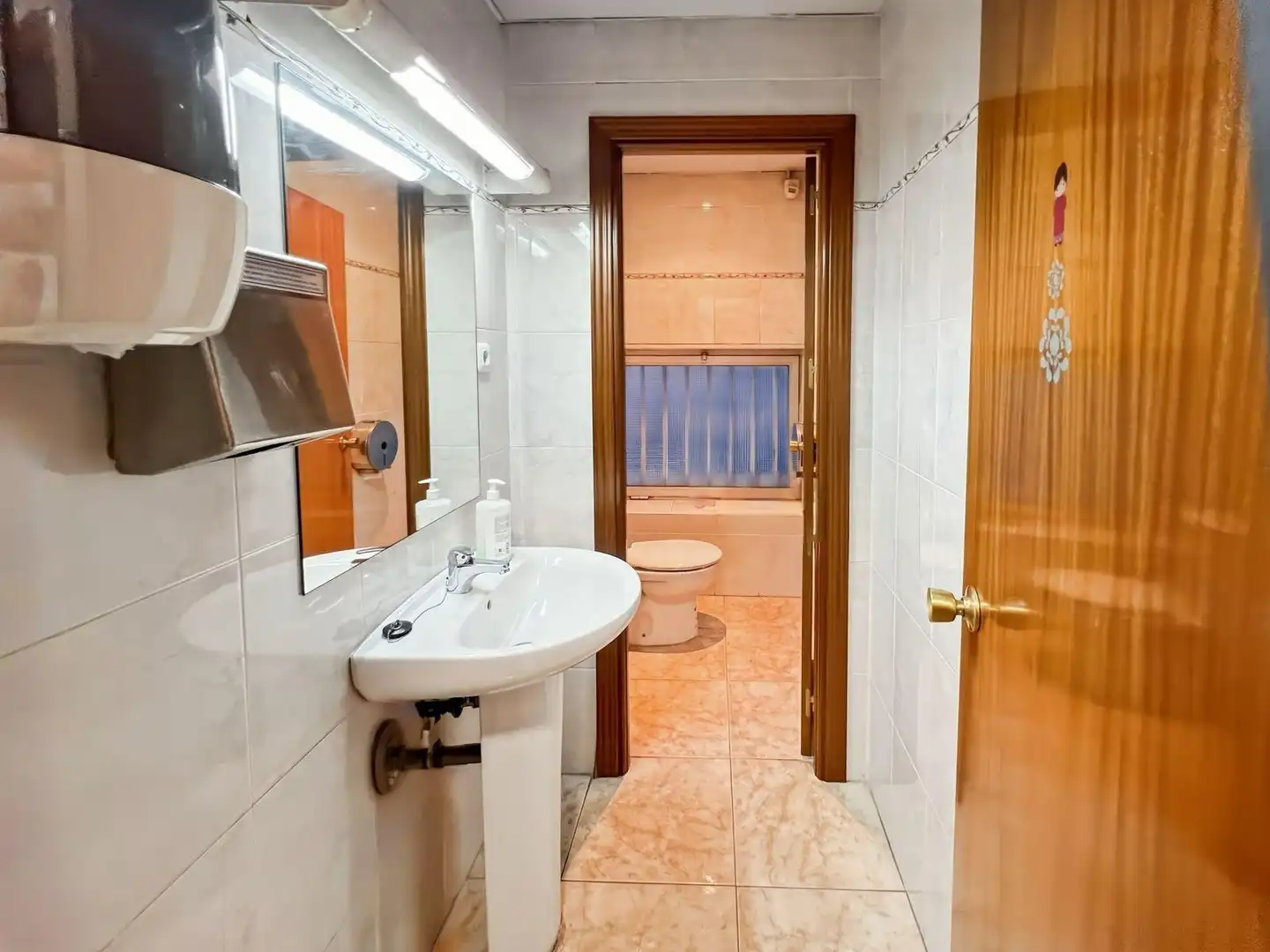 Badezimmer von Fabrikhallen zum Verkauf in Coslada