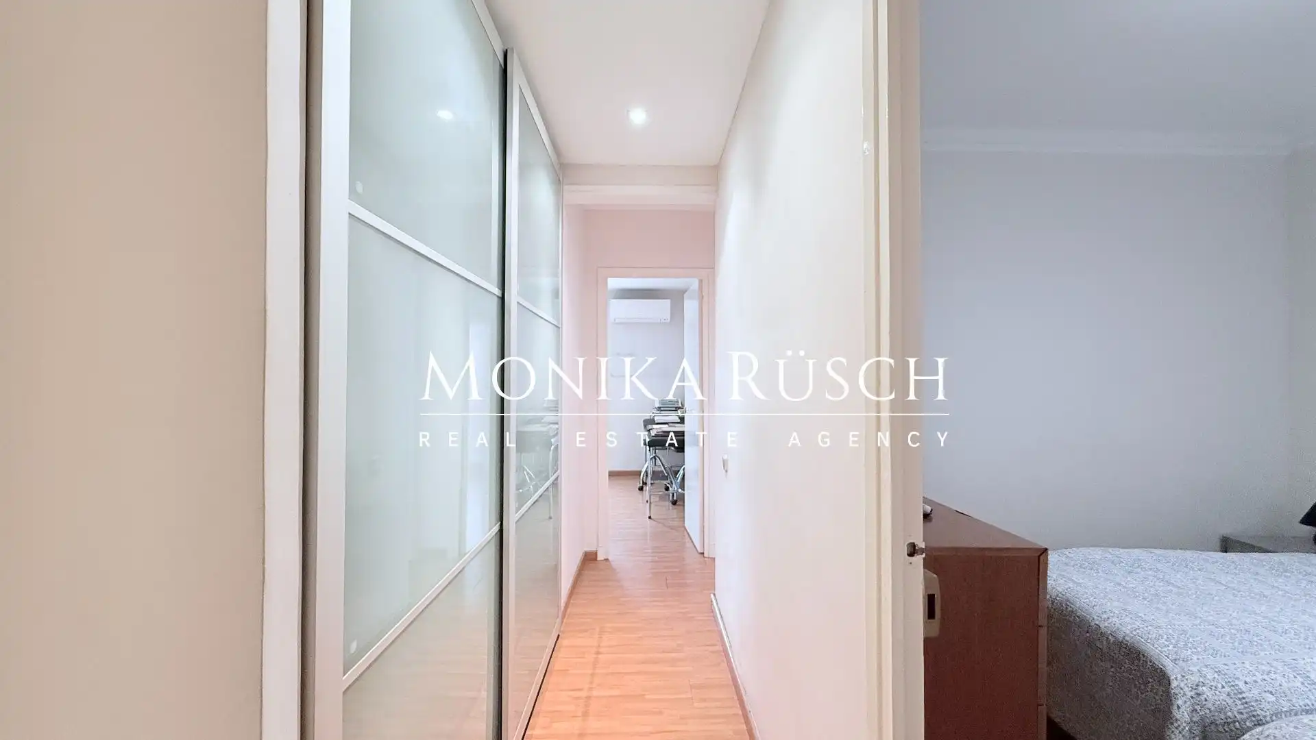 Flat for sale in Barcelona  with Air Conditioner and Heating