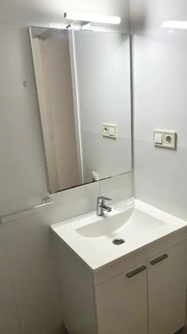 Bathroom of Flat for rent in Valencia  with Furnished, Oven and Washing machine