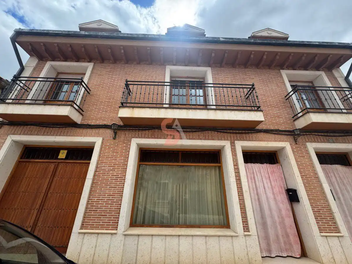 Vista exterior de Piso en venta en Cigales con Calefacción, Terraza y Trastero