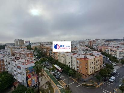 Vista exterior de Pis de lloguer en  Sevilla Capital amb Aire condicionat