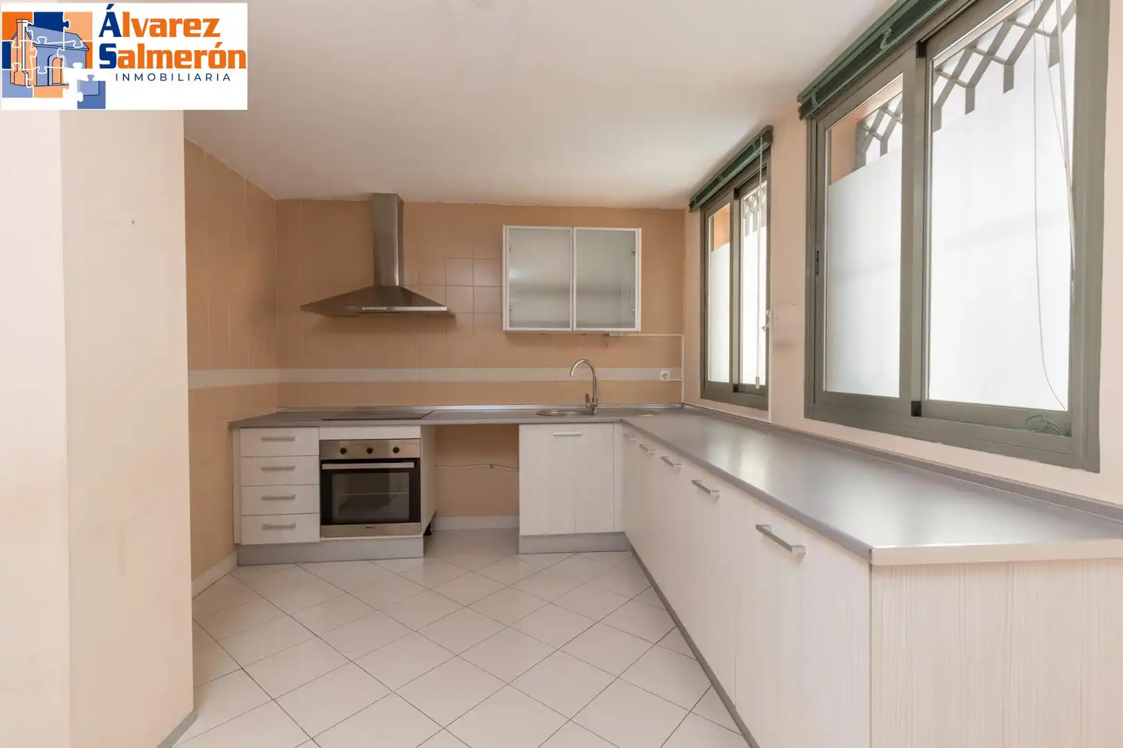 Kitchen of Flat for sale in Granada  with Air Conditioner and Heating