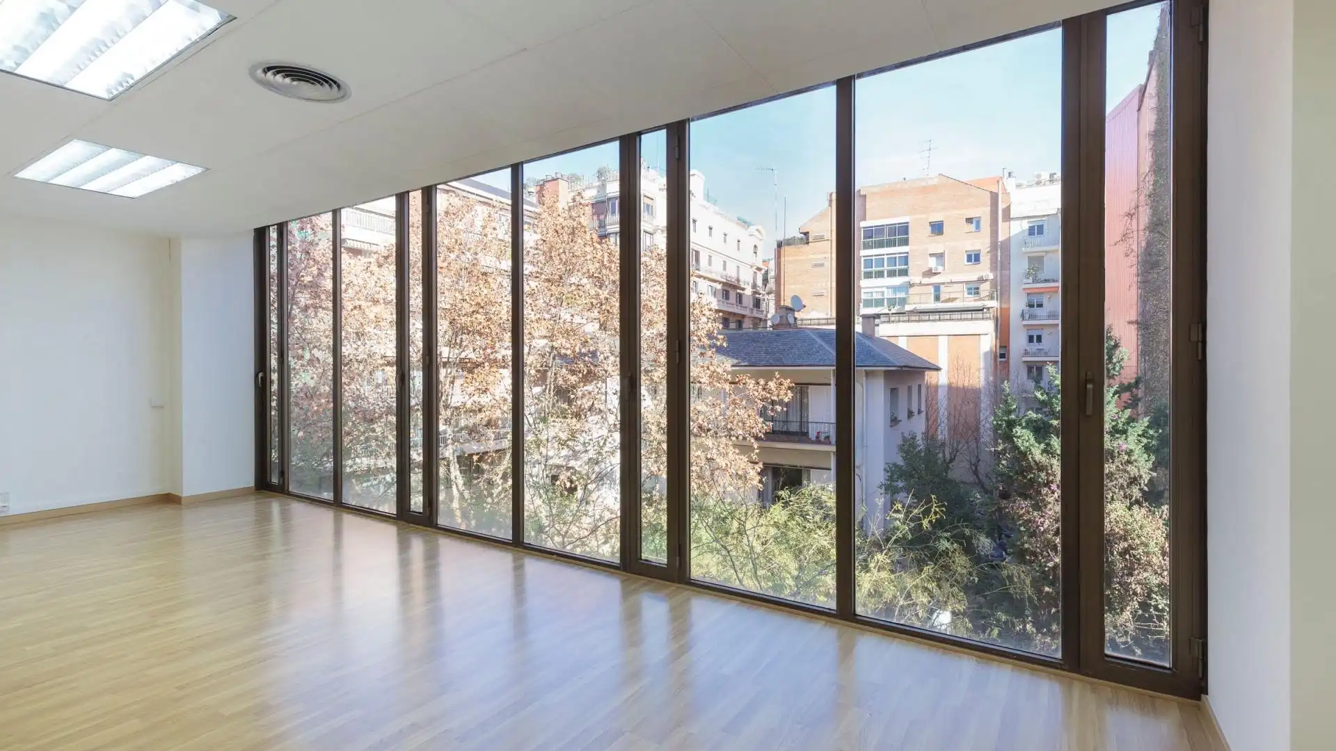 Vista exterior de Oficina de alquiler en Barcelona con Aire acondicionado