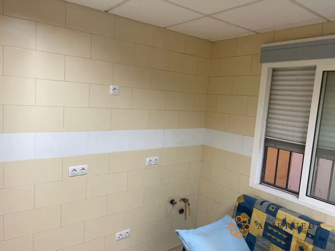 Bathroom of Commercial properties for sale in La Zaida  with Air Conditioner and Furnished