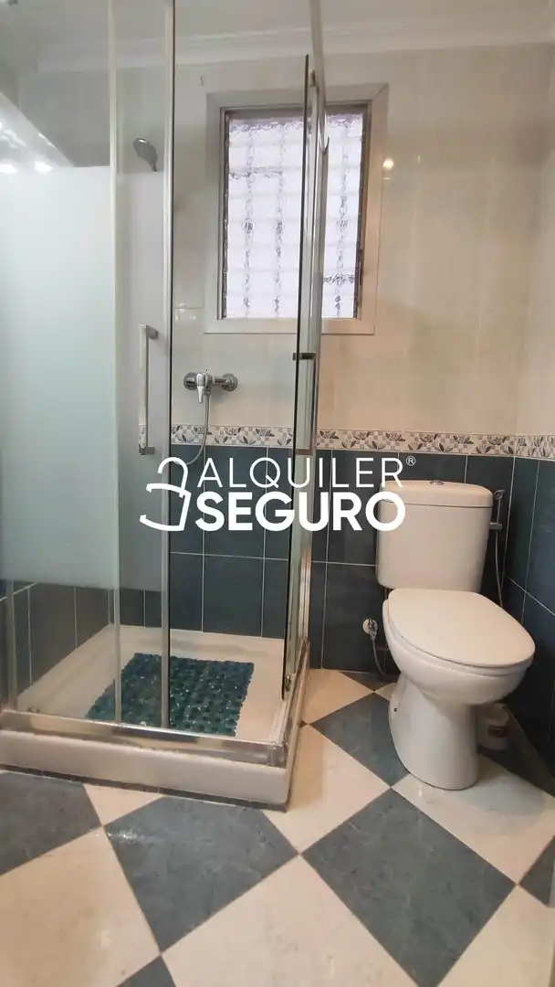 Badezimmer von Wohnung zur Miete in Mislata mit Terrasse und Möbliert