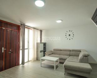 Sala d'estar de Casa adosada en venda en San Cristóbal de la Laguna amb Moblat