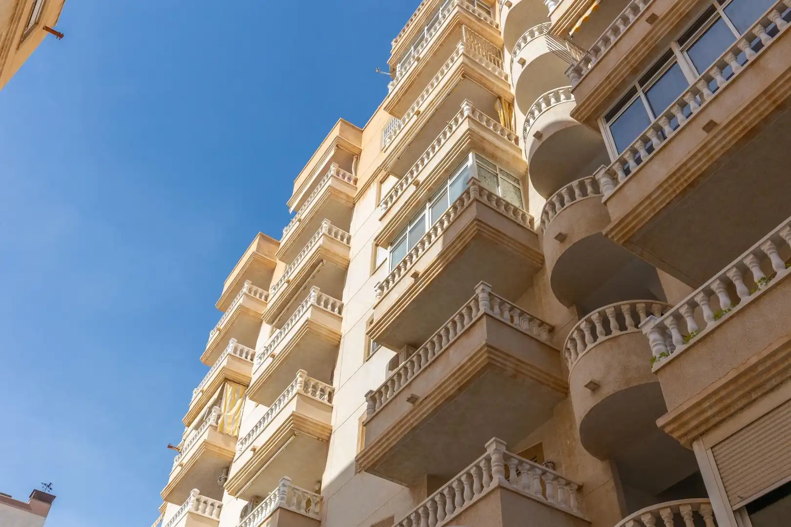 Vista exterior de Apartamento en venta en Torrevieja con Piscina, Amueblado y Microondas