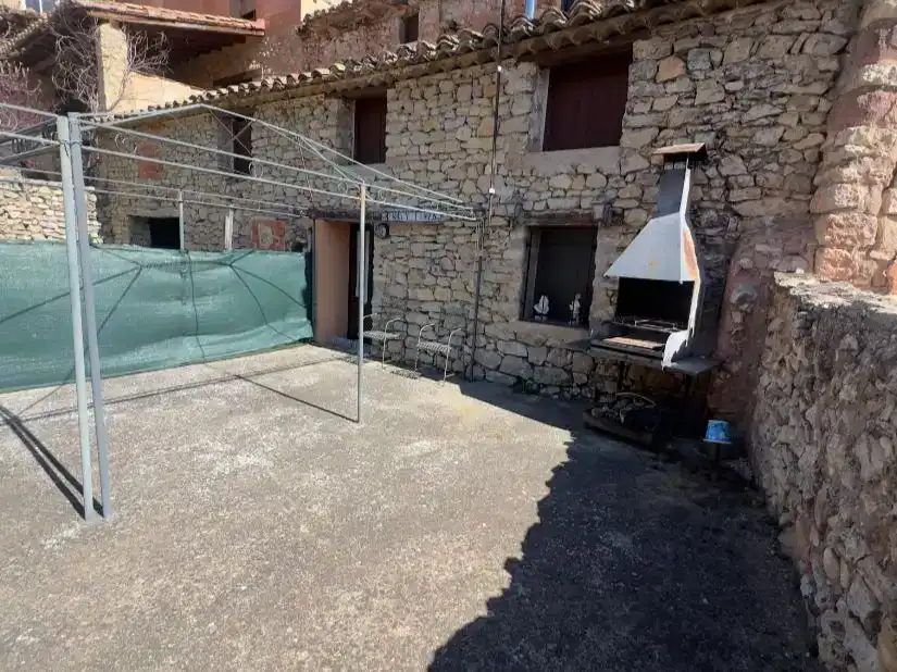 Vista exterior de Pis en venda en Gea de Albarracín amb Traster i Moblat