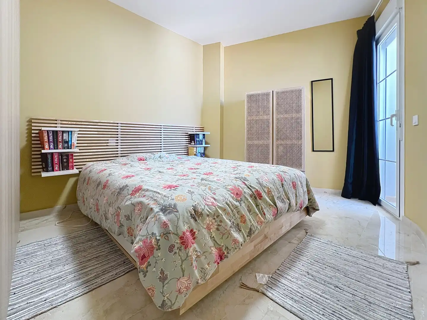 Schlafzimmer von Wohnungen zum Verkauf in Manilva mit Klimaanlage, Terrasse und Schwimmbad