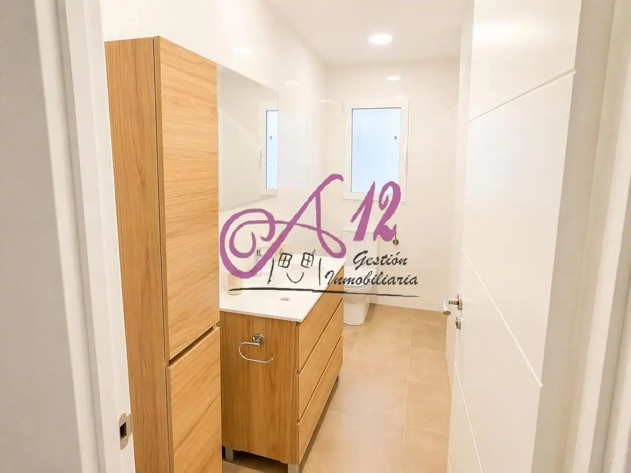 Bathroom of Flat for share in Valencia  with Furnished