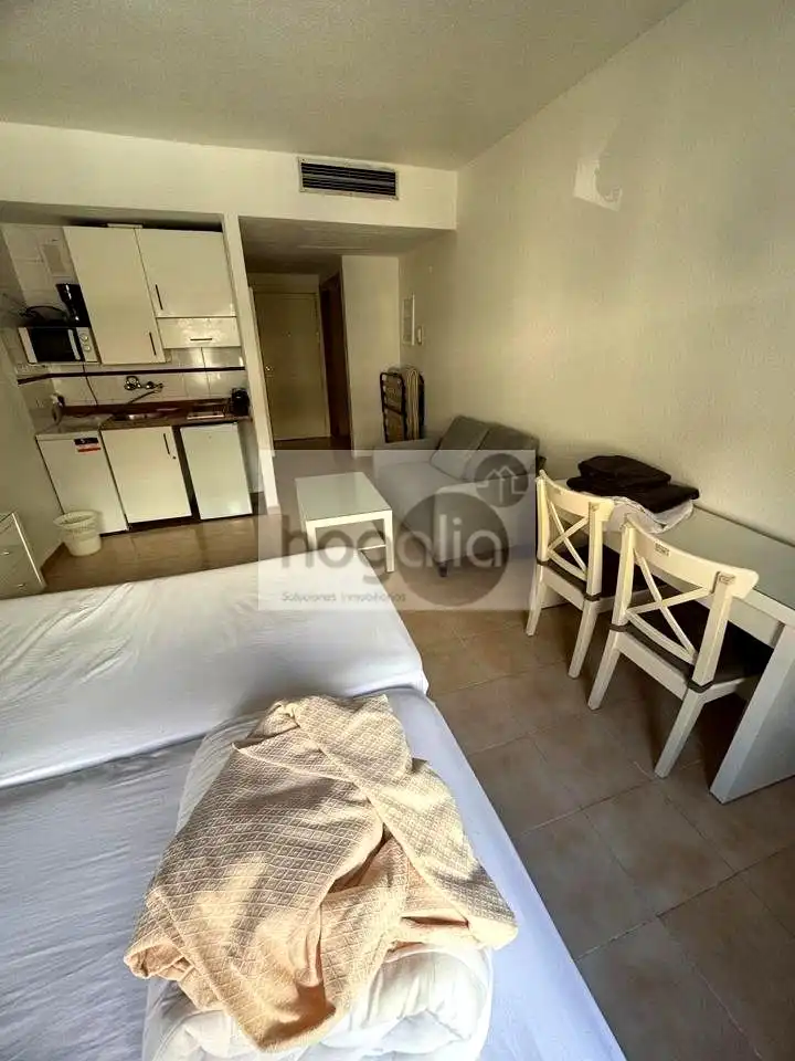 Schlafzimmer von Wohnung zur Miete in Sevilla mit Klimaanlage und Möbliert