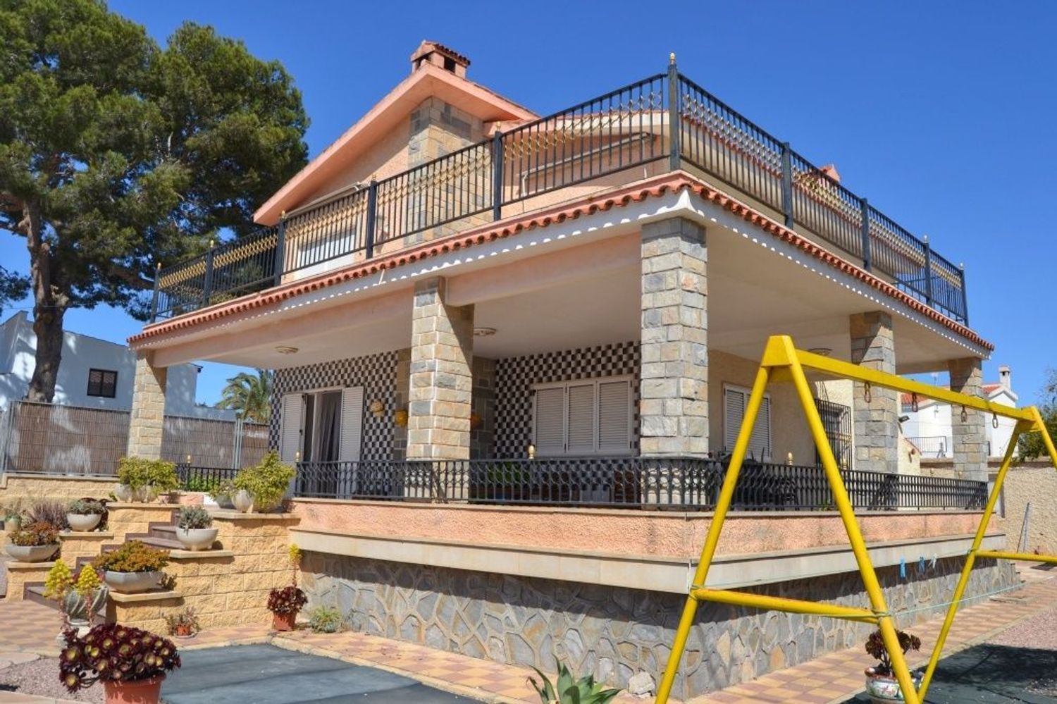 Vista exterior de Casa o xalet en venda en Elche / Elx amb Aire condicionat, Jardí privat i Terrassa