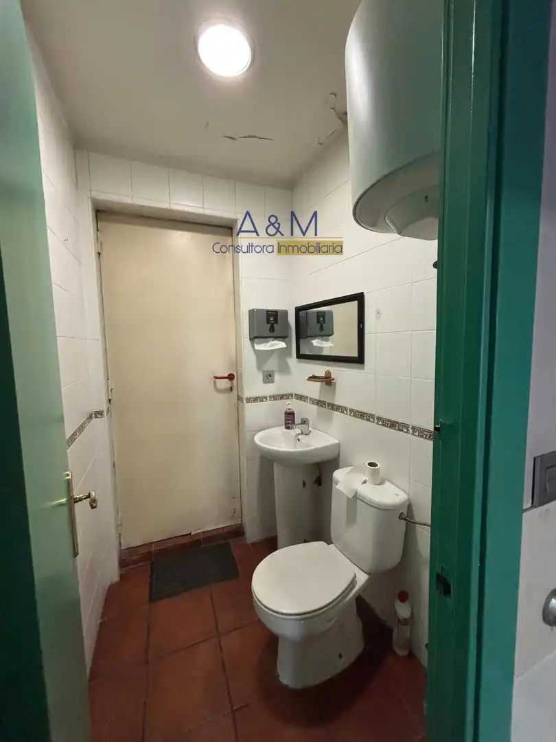 Baño de Local de alquiler en Valladolid con Aire acondicionado