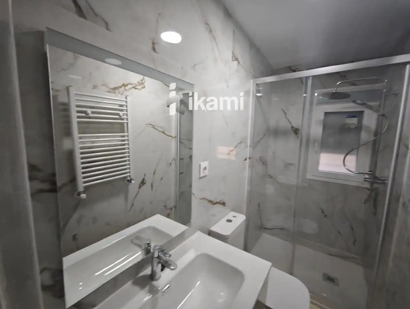 Baño de Piso en venta en Madrid con Calefacción, Jardín privado y Amueblado