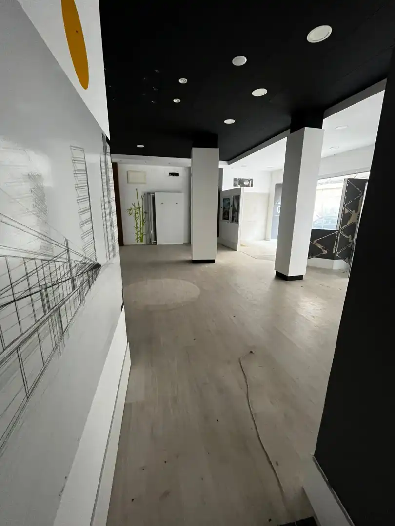 Business premises to rent in Calle de Calatrava, imagen 4