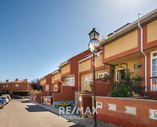 Exterior view of Single-family semi-detached for sale in Fuensaldaña  with Air Conditioner, Heating and Private garden