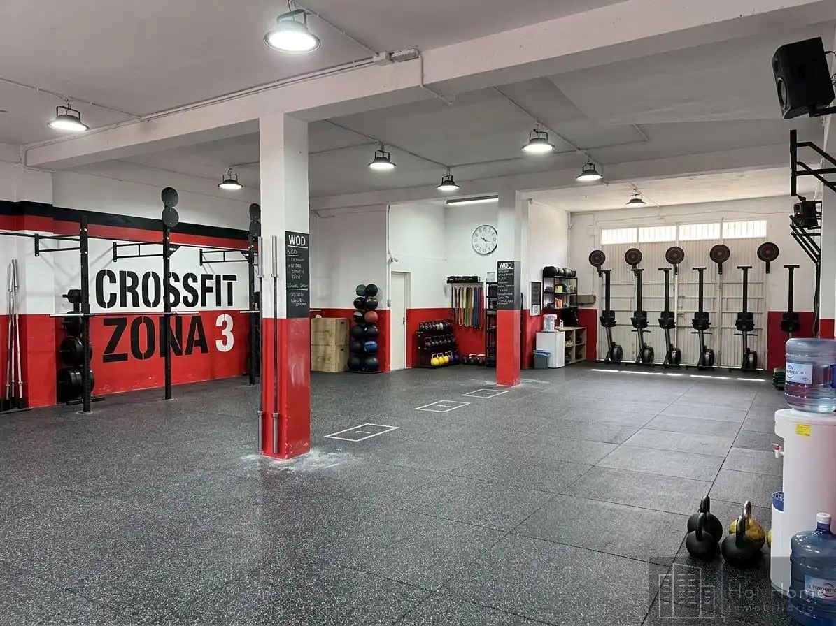 Local comercial en alquiler en El Retiro - Parque Atlántico - Ronda este