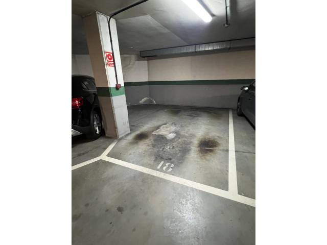 Garaje en Venta en De Pando en Milán - Pumarín